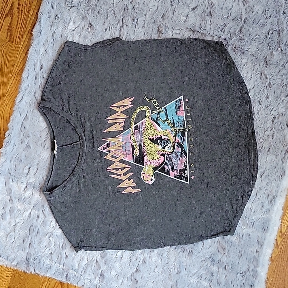 Hem & Thread Grey Graphic Cropped Shirt, Women's Size Small, Great Condition!